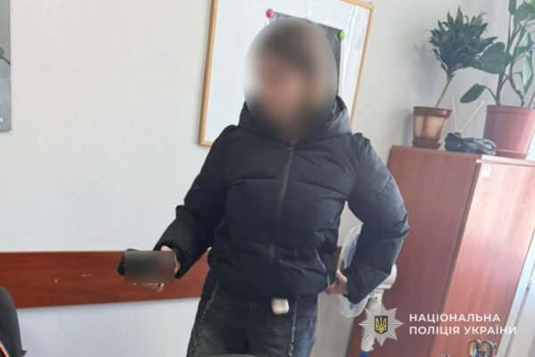 Тернопільські правоохоронці розшукали породіллю, яка залишила новонароджену дитину в під’їзді багатоповерхівки