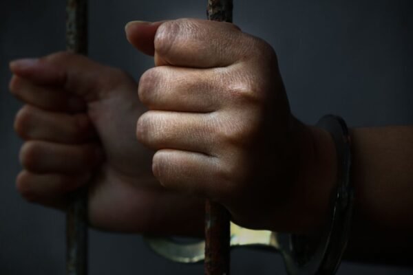 У Кривому Розі чоловік переліз через балкон до сусідки і вбив пенсіонерку через гроші