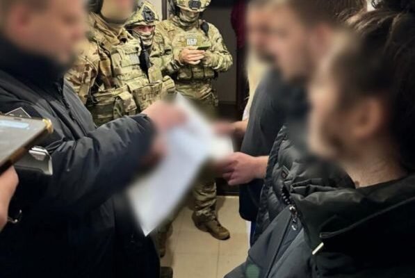 Злочинна група, що складалася зокрема і з правоохоронців, займалася вимаганнями на Харківщині