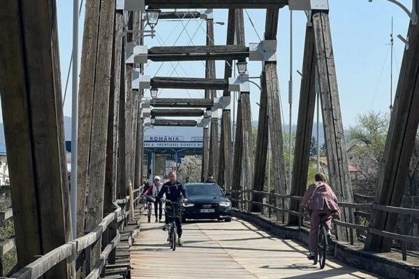 Через ремонт мосту на Закарпатті обмежать рух авто на кордоні з Румунією