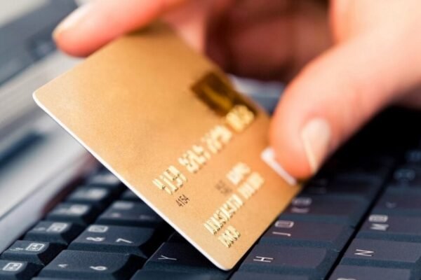 Оформила на матір 20 кредитів на 130 тис. грн: На Закарпатті 30-річну жінку підозрюють у шахрайстві