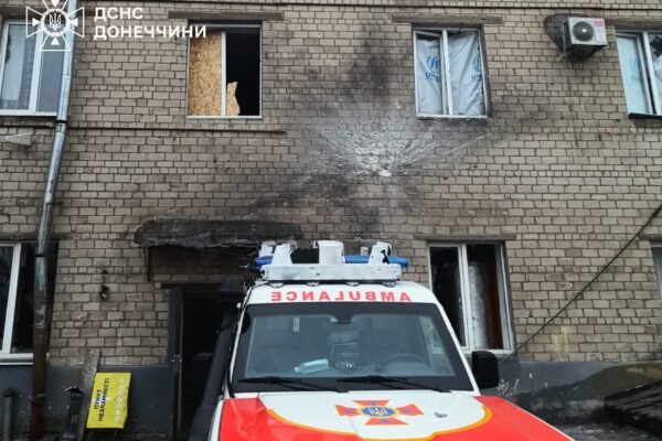 Окупанти вдарили по пожежній частині у Краматорську (ФОТО)