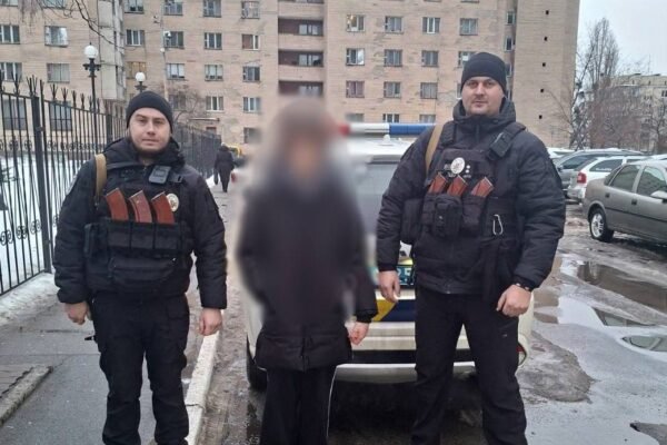 У Києві поліцейські врятували хлопчика, що намагався скоїти самогубство