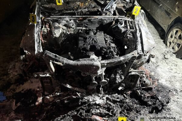Чоловіка, котрого підозрюють у підпалах 7 автівок, затримали в Києві