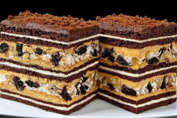 Російська пекарня поцупила рецепт авторського торта «Старий Львів» і обізвала його «Вечірній Сочі»