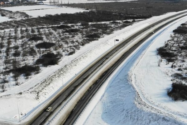 Частину важливої траси на під’їзді до Дніпра закрили через просідання грунту
