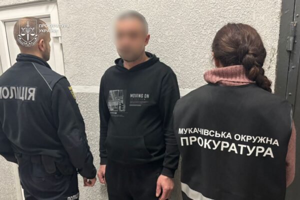 На Закарпатті 47-річний чоловік зґвалтував 16-річну дівчину: Поліцейські повідомили йому про підозру