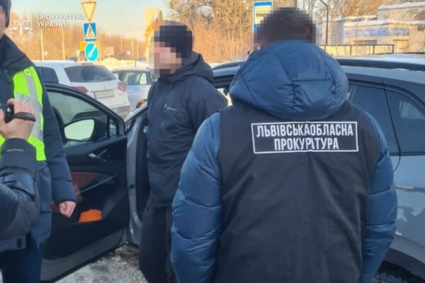 На Львівщині затримали 29-річного організатора схеми втечі за кордон