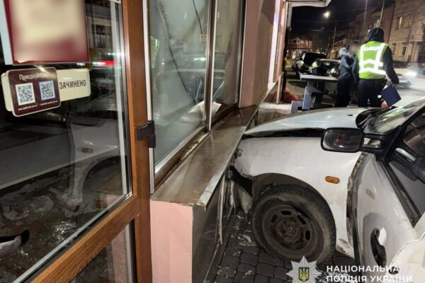 В Ужгороді за кермом автомобіля помер 85-річний чоловік: Поліція відкрила кримінальне провадження