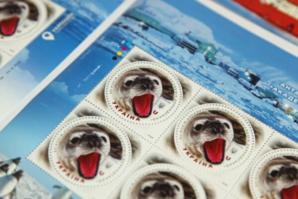 В “Укрпошті” представили нову марку, яка присвячена  українській антарктичній станції “Академік Вернадський”