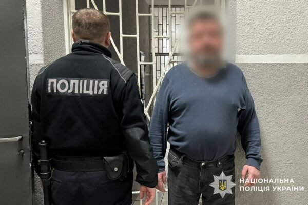 Під час сварки вдарив сина ножем у живіт: На Закарпатті затримали 57-річного чоловіка