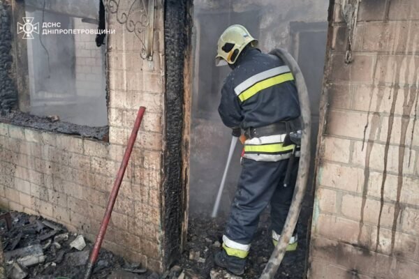 На Дніпропетровщині двоє чоловіків згоріли у будинку