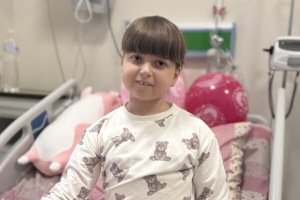 У Львові провели успішну трансплантацію нирки для 8-річної дівчинки: Донором стала її мама