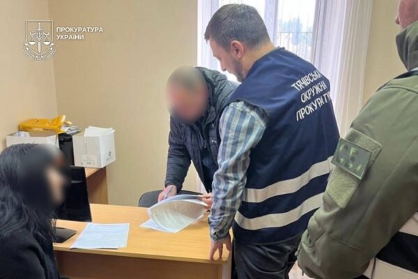 На Закарпатті чоловіків фіктивно влаштували на роботу педагогами: Керівництву ліцею оголосили про підозру