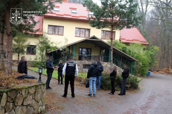 Туристичний комплекс за землях лісництва: На Закарпатті викрили незаконний бізнес Нестора Шуфрича