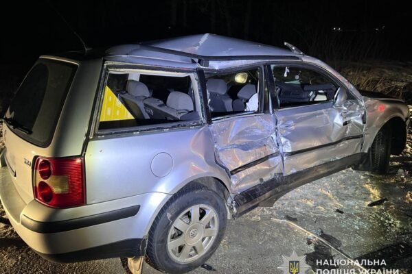 На Львівщині легковик зіштовхнувся з вантажівкою: Четверо людей – у лікарні