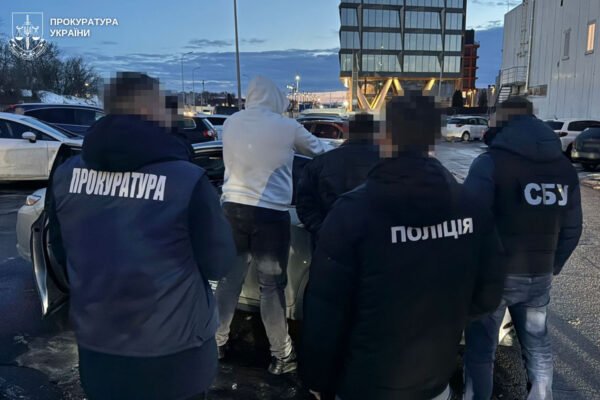 На Львівщині ухилянтів переправляли за кордон у вантажівках