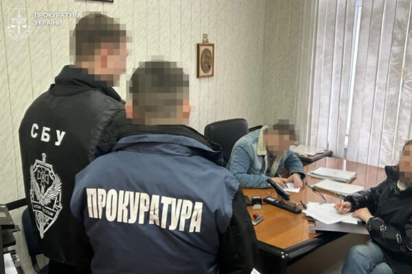 На Львівщині адвокат вимагав хабар за вплив на суддю. Його затримали