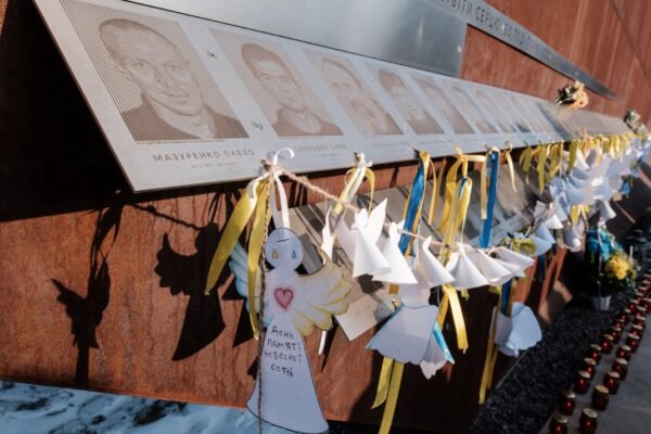 У Львові Героїв Небесної Сотні вшанували тихою акцією «Ангели пам’яті»