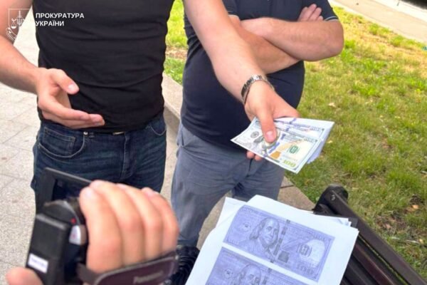 Обіцяв оформити документи дипломатичної служби для виїзду за кордон: У Львові судитимуть ексвикладача університету