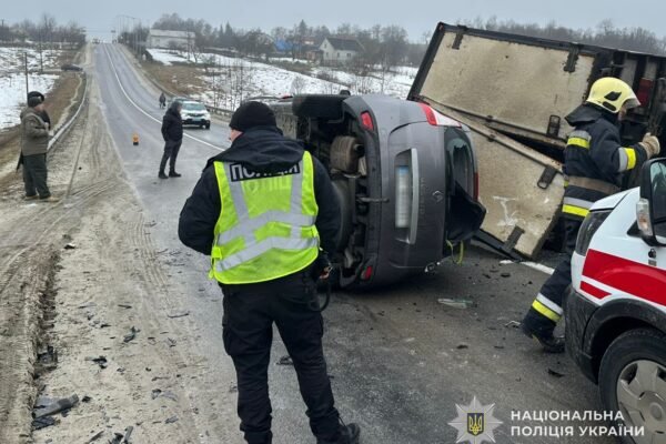 На Львівщині зіштовхнулися вантажівка і легковик: Загинув водій вантажівки