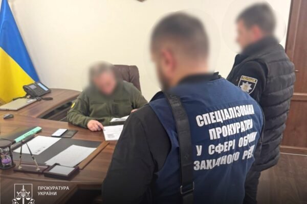 У трьох західних областях викрили посадовців ТЦК та ВЛК, які налагодили схеми уникнення служби у ЗСУ