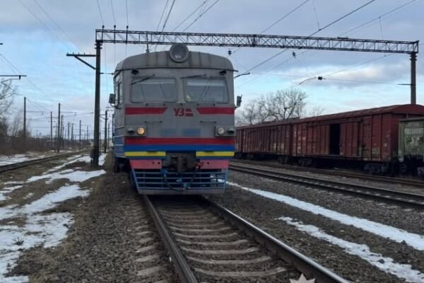 Неподалік Львова електричка на смерть збила чоловіка