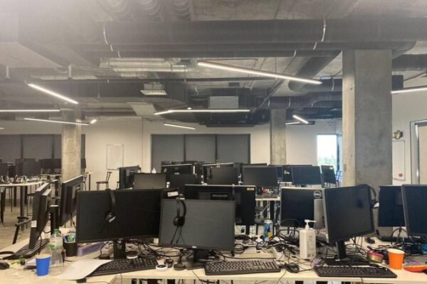 Як у Дніпрі «офісники» тікали від облави правоохоронців (ВІДЕО)