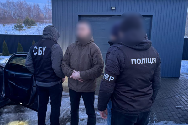 На Волині затримали двох працівників ТЦК, які за гроші “вирішували питання” з призовом