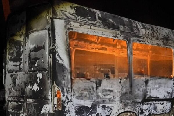 Під Павлоградом спалили бус з написом “На щиті” (ФОТО)