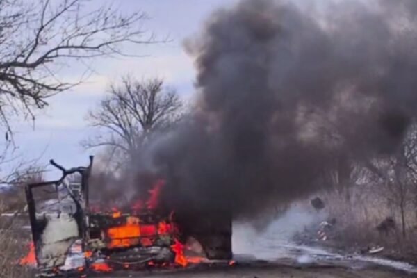 На Дніпропетровщині ворожий «Ланцет» влучив на трасі у цивільну автівку (ВІДЕО)