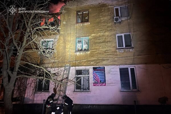 Рятувальники показали кадри з місця влучання БпЛА у будинок в Шахтарському