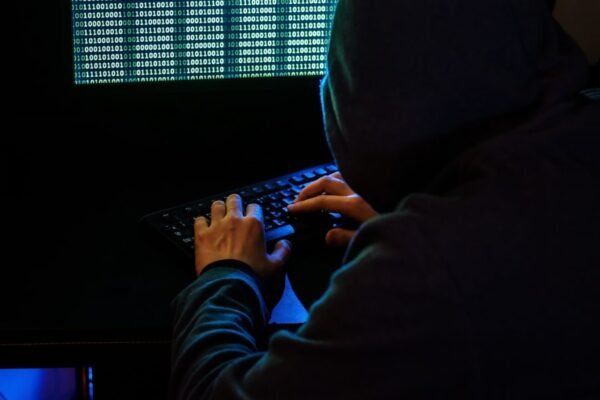 У Дніпрі судитимуть 16-річного хакера, який зламував ігрові акаунти користувачів