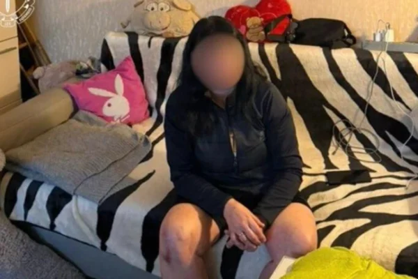 У Києві затримали 43-річну жінку, яка не виконувала батьківські обов’язки щодо 14-річної доньки