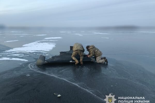 У Дніпрі витягали дрон з середини річки