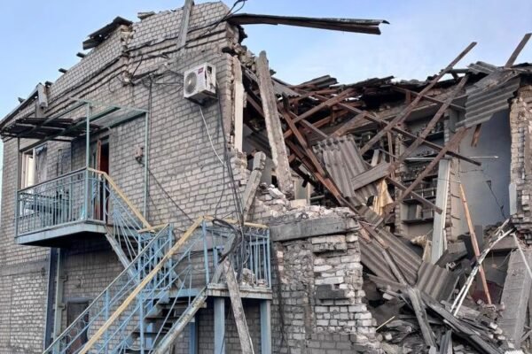 Пошкоджені будинки і об’єкти інфраструктури: Поліція показала наслідки комбінованої атаки на Дніпро