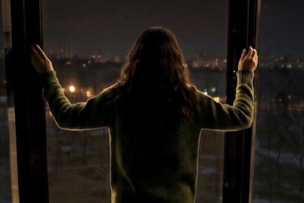 У Кривому Розі 17-річна дівчина випала з вікна багатоповерхівки: Померла у лікарні