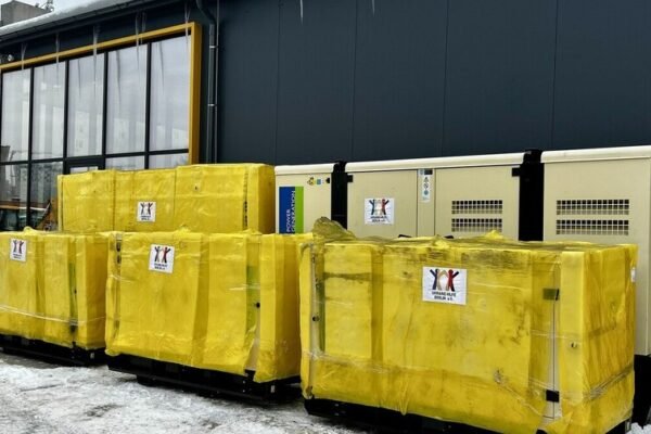 Львівські лікарні отримали п’ять потужних генераторів від іноземних партнерів