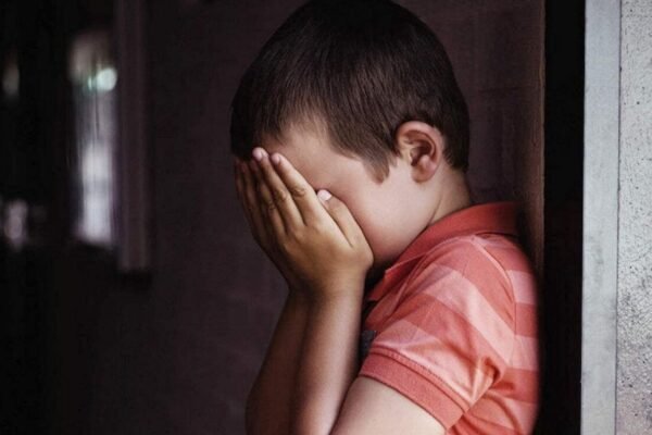 На Дніпропетровщині батьки били та морили голодом дітей