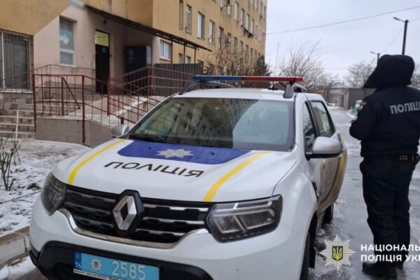 На Одещині молодик викинувся з вікна квартири матері. Жінку знайшли в помешканні вбитою