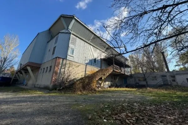 «Укрзалізниця» шукає бажаючих взяти в оренду великий спортивний комплекс у Дніпрі