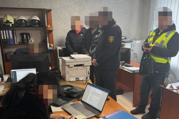 На Хмельниччині закупили неякісні костюми для рятувальників на понад 14 млн грн