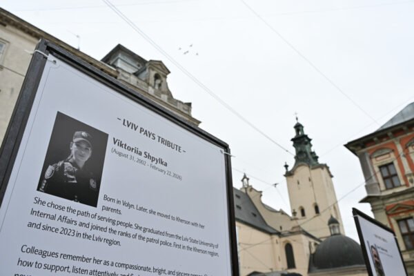 У Львові попрощалися з поліцейською Вікторією Шпилькою, яка загинула внаслідок теракту 22 лютого (ФОТО, ВІДЕО)