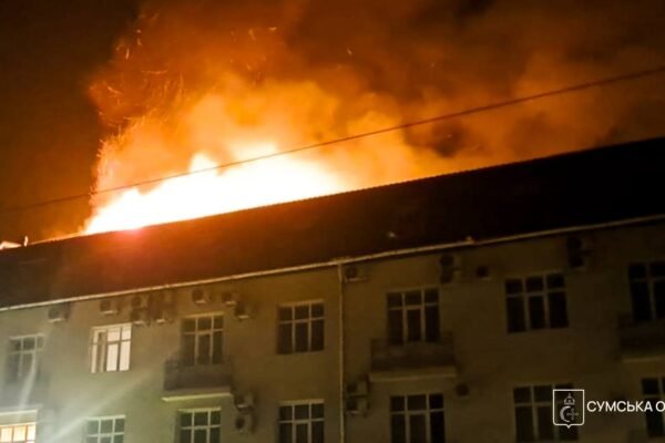 Удар по центру Сум: Росіяни влучили по готелю (ВІДЕО)