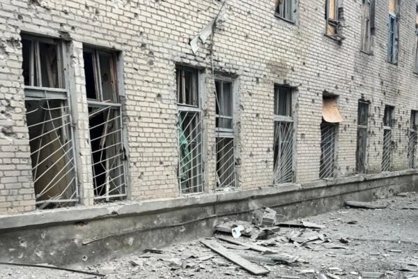 Росіяни від ранку тричі вдарили дронами по одній з лікарень у Херсоні