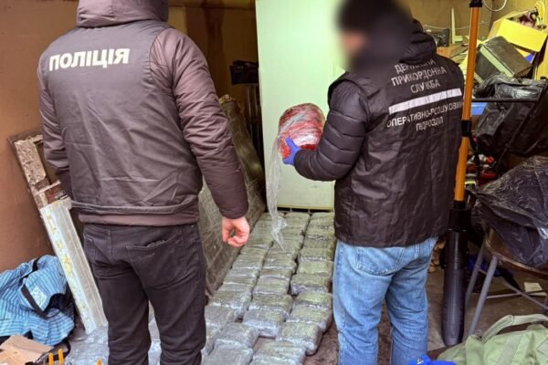 Нацполіція затримала наркоугруповання: Вилучила наркотиків на 5 млн гривень (ФОТО)