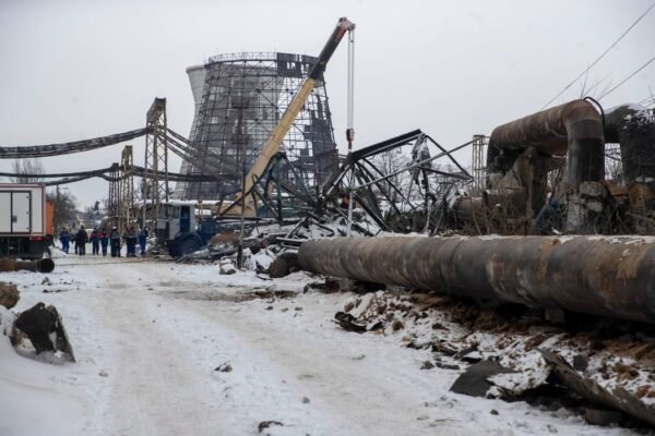 На відновлення знадобиться щонайменше два місяці: Кличко показав, як виглядає Дарницька ТЕЦ після ворожих ударів (ФОТО)