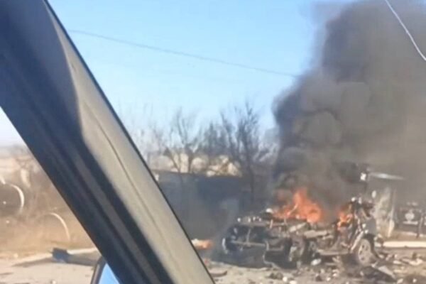 Росіяни продовжують бити по цивільних авто на трасі Покровськ – Павлоград (ВІДЕО)