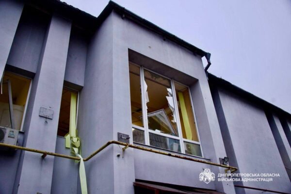 Як виглядають наслідки ракетного удару по Дніпру (ФОТО)