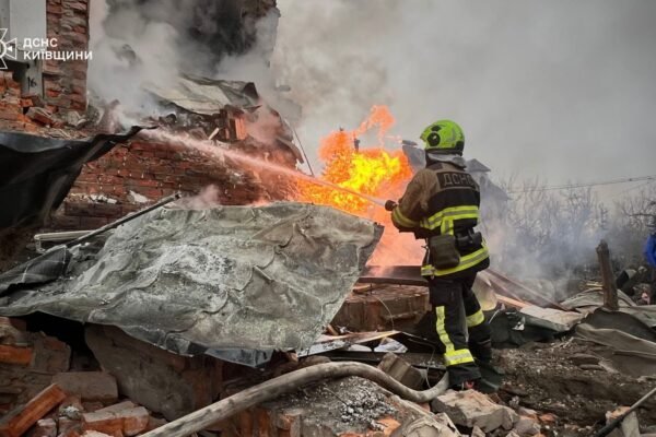 Масована атака на Київщину: Загинула жінка, серед поранених дитина